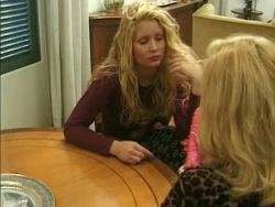 Blondierte Lesbo Girls ficken mit dem Silikon Penis