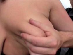 Willige MILF wird hart in den Po gerammelt