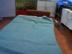 Heftiger Fingerfick eines scharfen Teenies mit Minititten