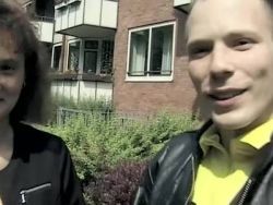 Steifer Schwengel wird von dem Teenie Hardcore geblasen