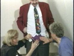 Beim Vintage Porno poppt der potente Stecher die Oma